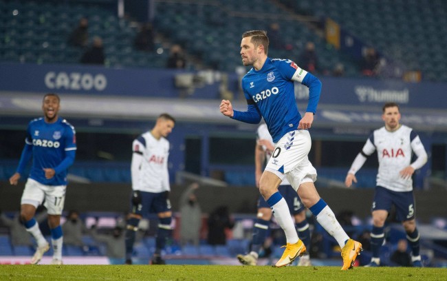 则是在内线 则是在内线